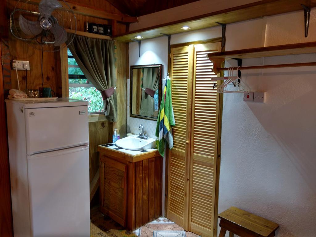 Mainroad Suite Calibishie Exterior foto